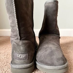 UGG Women’s Classic Short II Gray Boots 8